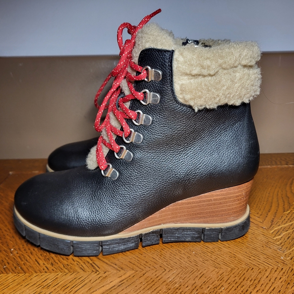Black Leather, Wedge Heel Boots + Red Laces, Side Zips & Faux Fur Lining Sz9.5**